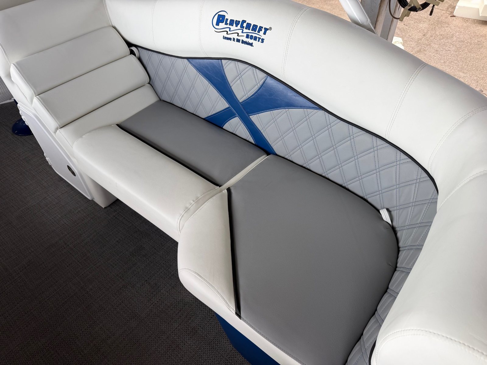 2027 PlayCraft 2700 Xscape – Blue & Silver – blue interior 04