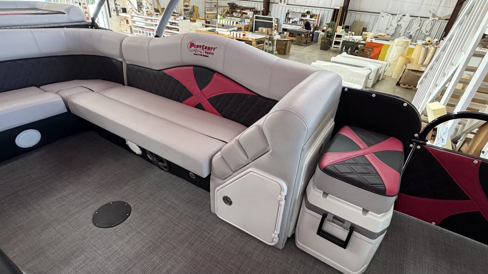 2027 PlayCraft 2700 Xtreme – Pink & Black – pink interior 03