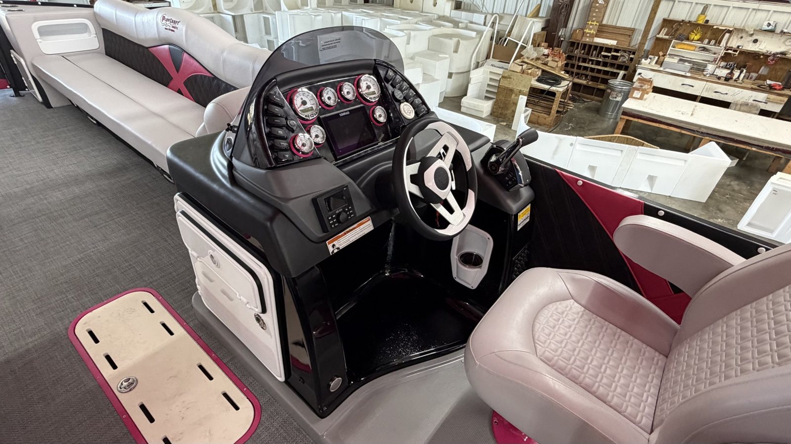 2027 PlayCraft 2700 Xtreme – Pink & Black – pink interior 11