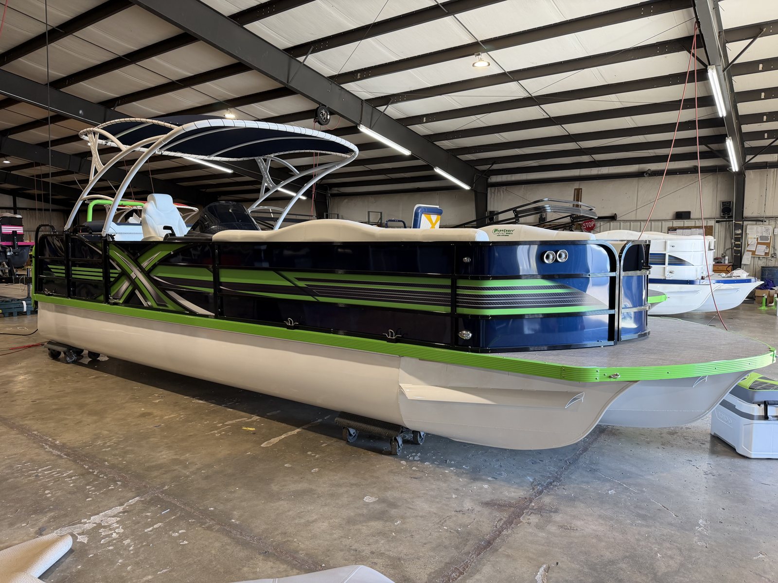 2027 PlayCraft 2700 Xtreme – Navy & Lime