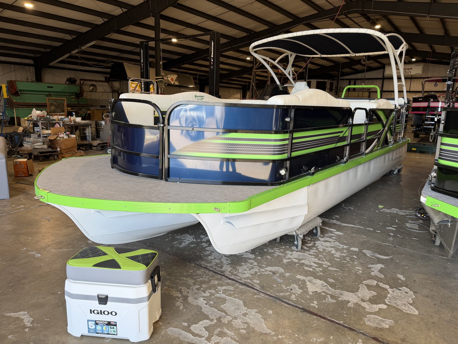 2027 PlayCraft 2700 Xtreme – Navy & Lime – seahawks exterior 06