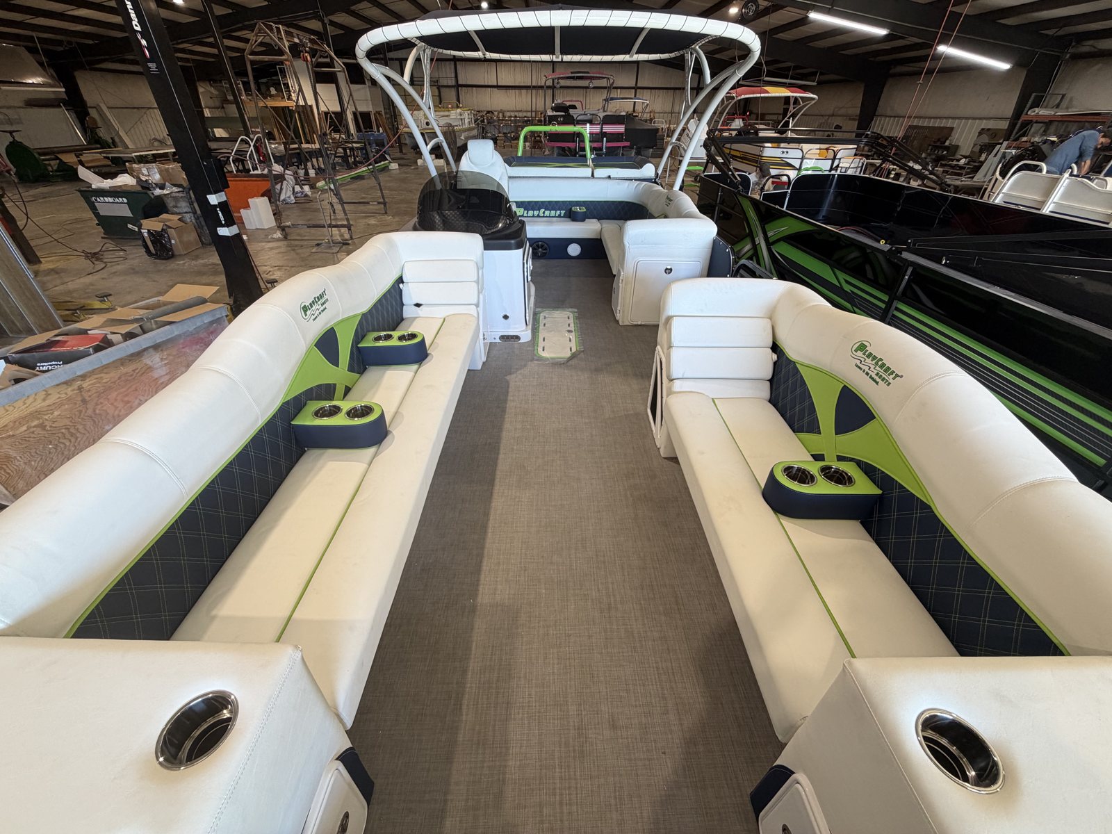 2027 PlayCraft 2700 Xtreme – Navy & Lime – seahawks interior 01